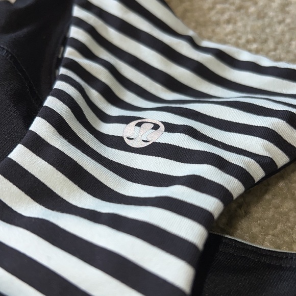 Lululemon sports bra - Picture 3 of 8